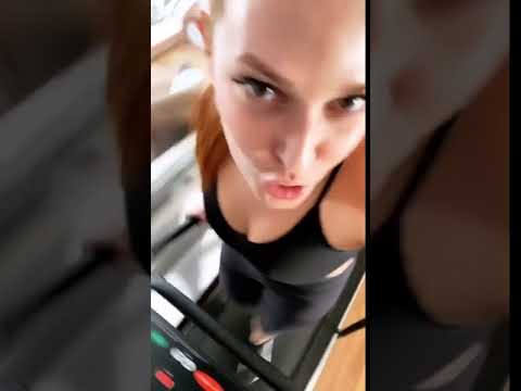 Η Σίσσυ Χρηστίδου κάνει γυμναστική στο σπίτι της