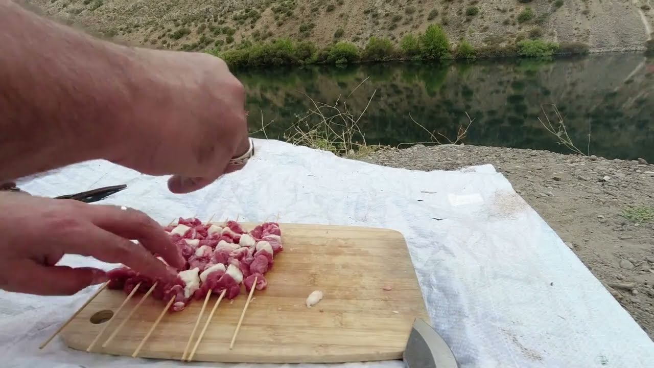 MUTLAKA GÖRÜLMESİ GEREKEN BİR YER ATATÜRK BARAJI ŞELALESİ   