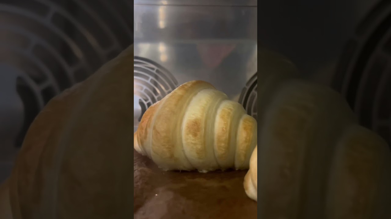 Так пекутся наши хрустящие круассаны.  