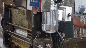 2016 Uncapping using LYSON W2096000Z Uncapper and Tank