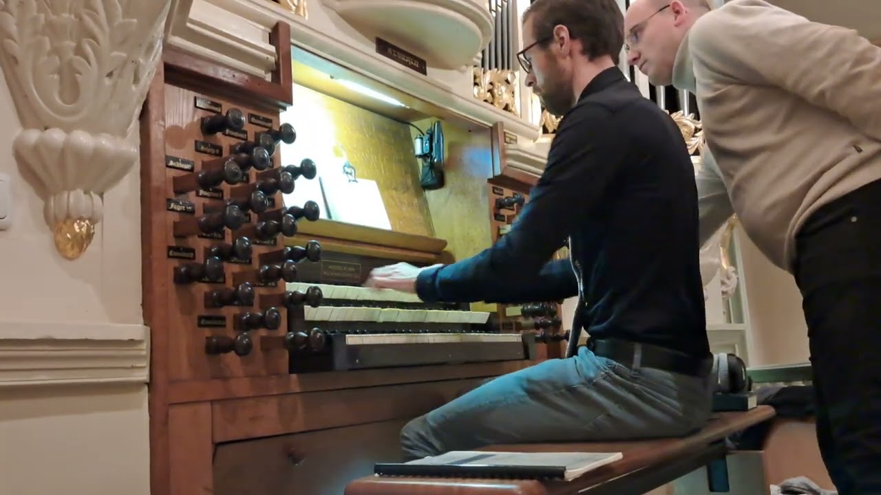 Komt allen tezamen - Samenzang (opname bij de speeltafel)