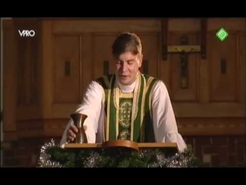 jeroen van koningsbrugge als priester met kerst