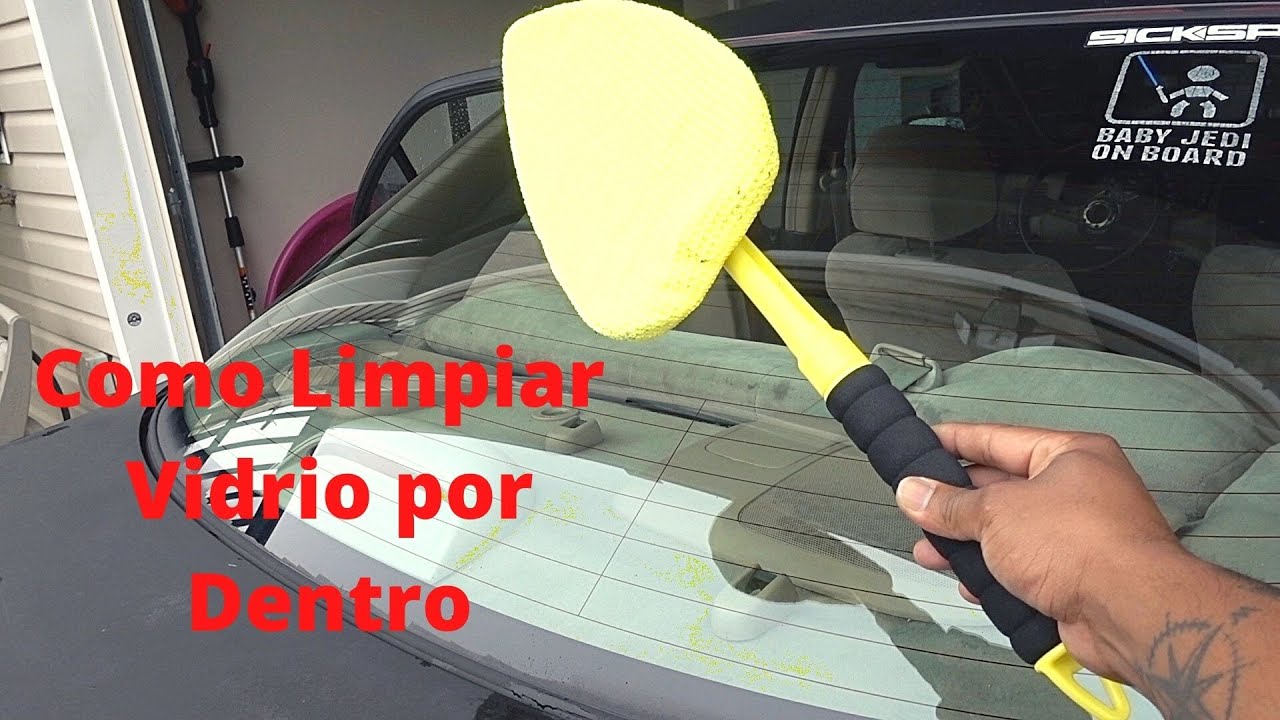 Cómo limpiar el parabrisas del coche por dentro? ¡La guía!