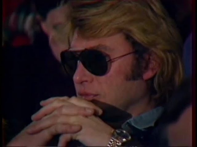 Johnny au festival du film d'Avoriaz (18.01.1980) adlı videoyu YouTube'da izle Johnny au festival du film d'Avoriaz (18.01.1980) adlı videoyu YouTube'da izle