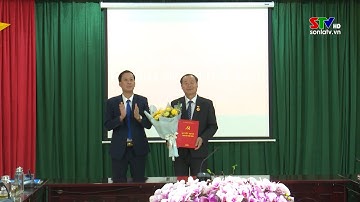 Trao tặng Huy hiệu 30 năm tuổi Đảng