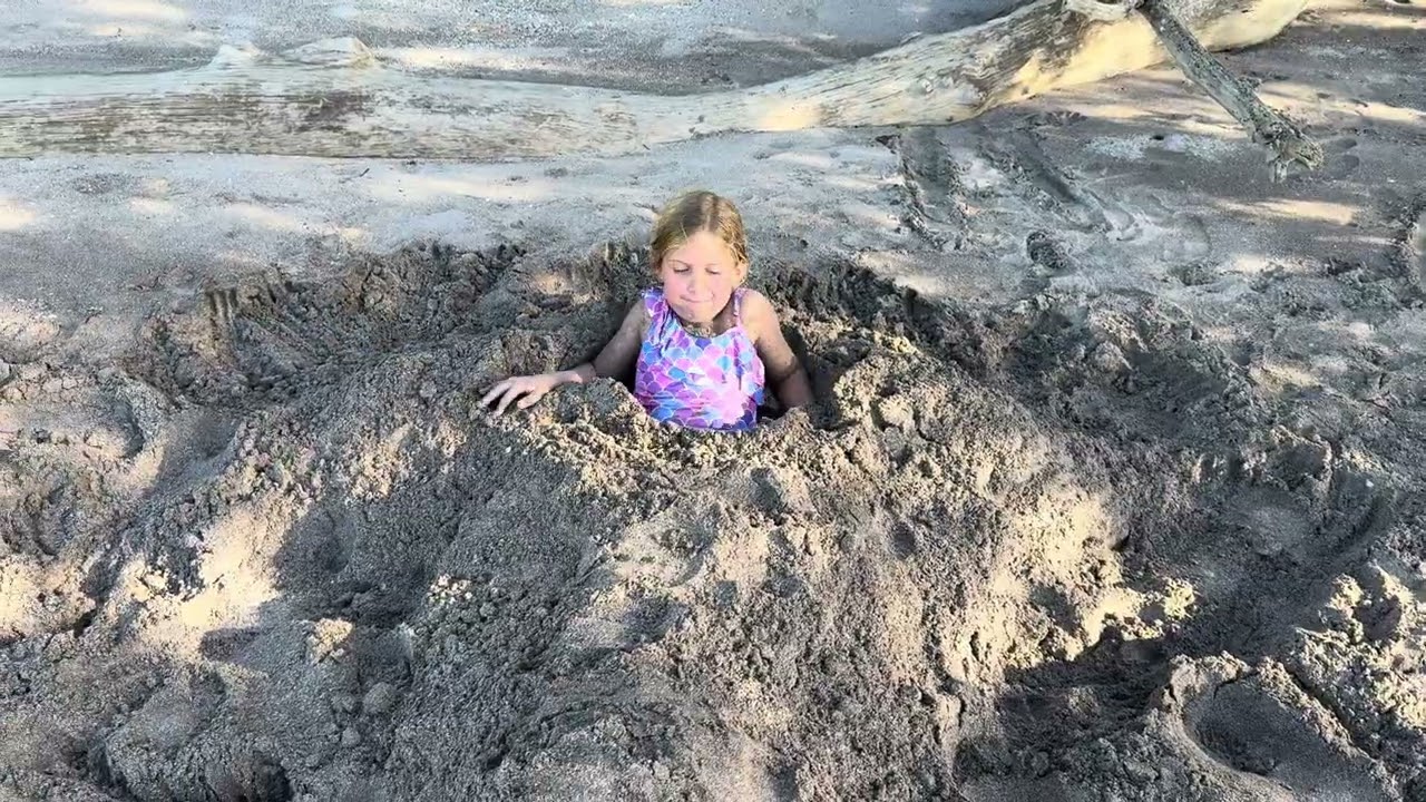 Quinn can’t escape her sand prison!