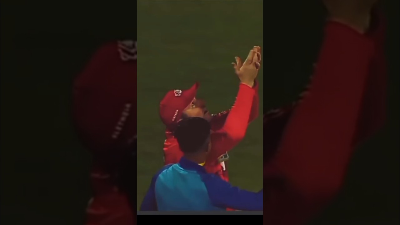 Munro Teaching ball boy, about taking catch on boundary line 