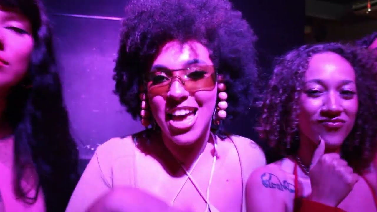 Watch Emici Heli & Luana Iris - Baile (Clipe Oficial) on YouTube Watch Emici Heli & Luana Iris - Baile (Clipe Oficial) on YouTube