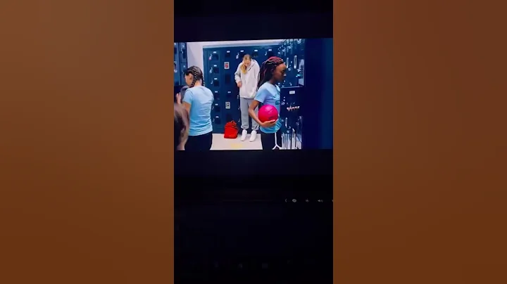Tall Girl Movies Be Like: #shorts #tallgirl #netflix