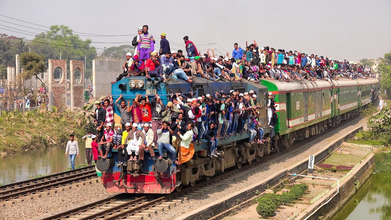 Overloaded Sirajganj Express Train of Bangladesh Railway at the day of Bishwa Ijtema - YouTube