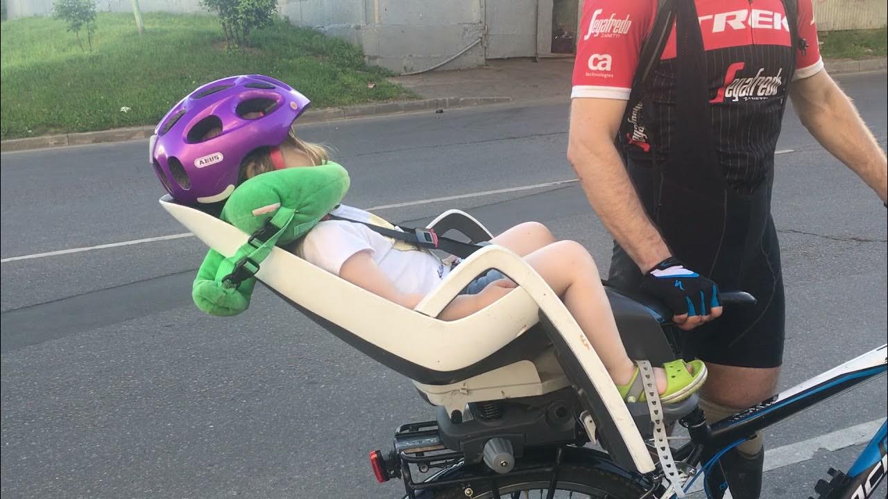 Крепление на багажник Hamax Caress в положении для сна - YouTube