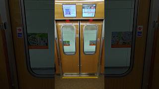 【2023.12.02】北大阪急行電鉄9000形(9906F)第6編成車両のドア開閉。緑地公園駅