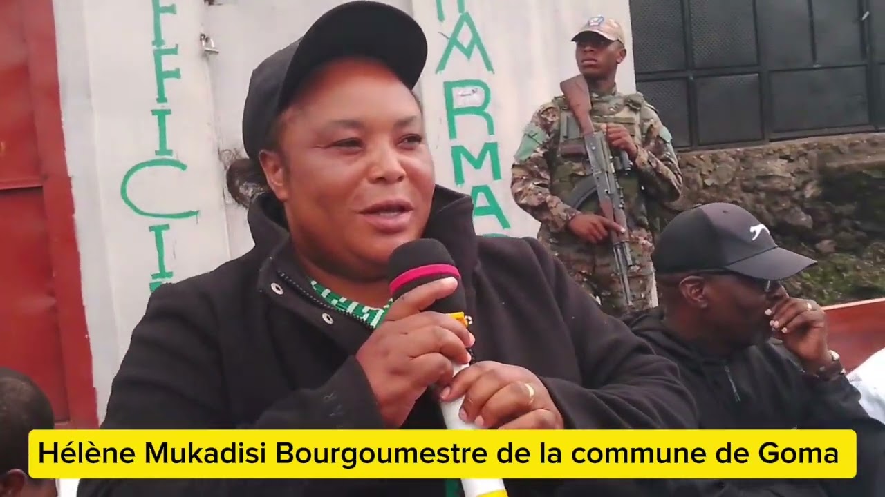 HÉLÈNE MUKADISI ACCOMPAGNÉ PAR LE TEAM LEADER DE MOBILISATION ET RECRUTEMENT ETE A KYESHERO 