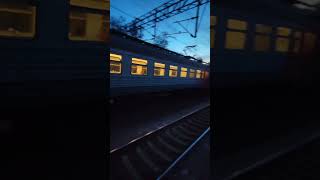 ЭТ2М-068 с приветливой бригадой прибывает в закатный Белоостров🌇 #эт2м #торжок #ржд #электричка