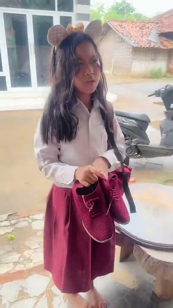 Vidio kocak dan gokil @nyaikembang1nyaikembang1 /sayang nenek?