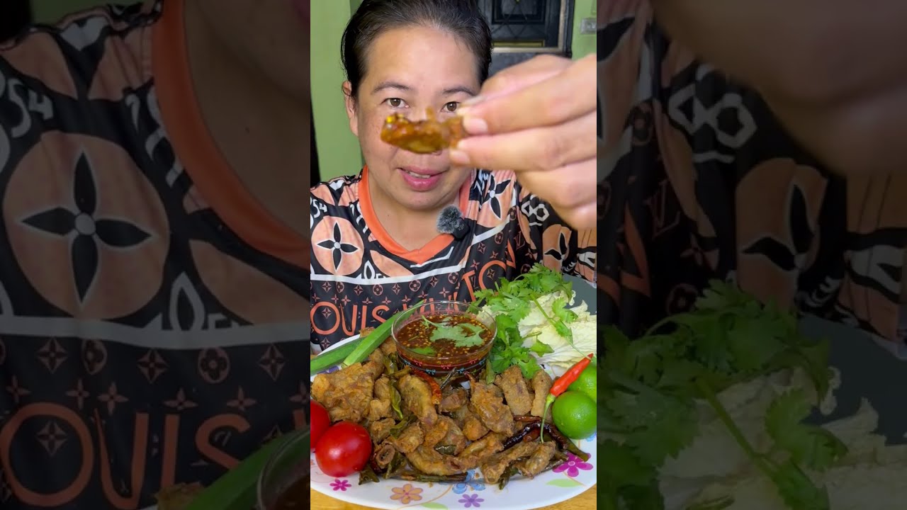 ไส้ทอดกรอบๆกับน้ำจิ้มมะขามเปียกอร่อยมากๆ