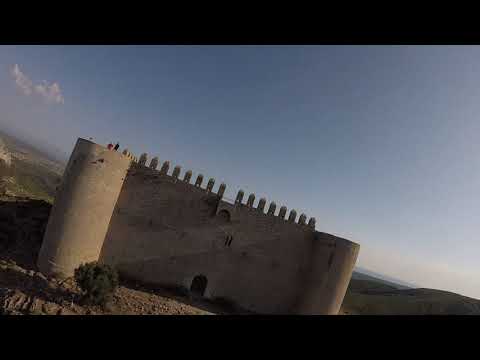 Wideo: Twierdza Montgri (Castell Del Montgr Í) - Alternatywny Widok