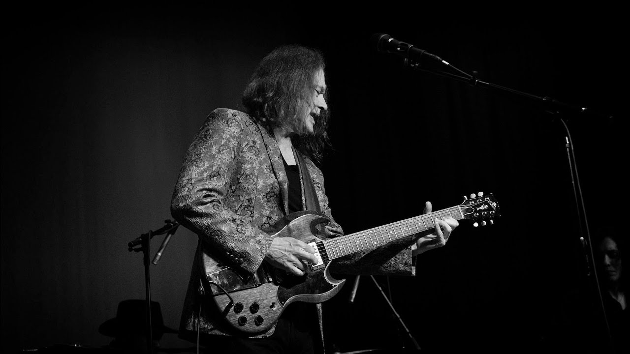 Robben Ford - Born Under a Bad Sign / 1988 - YouTube