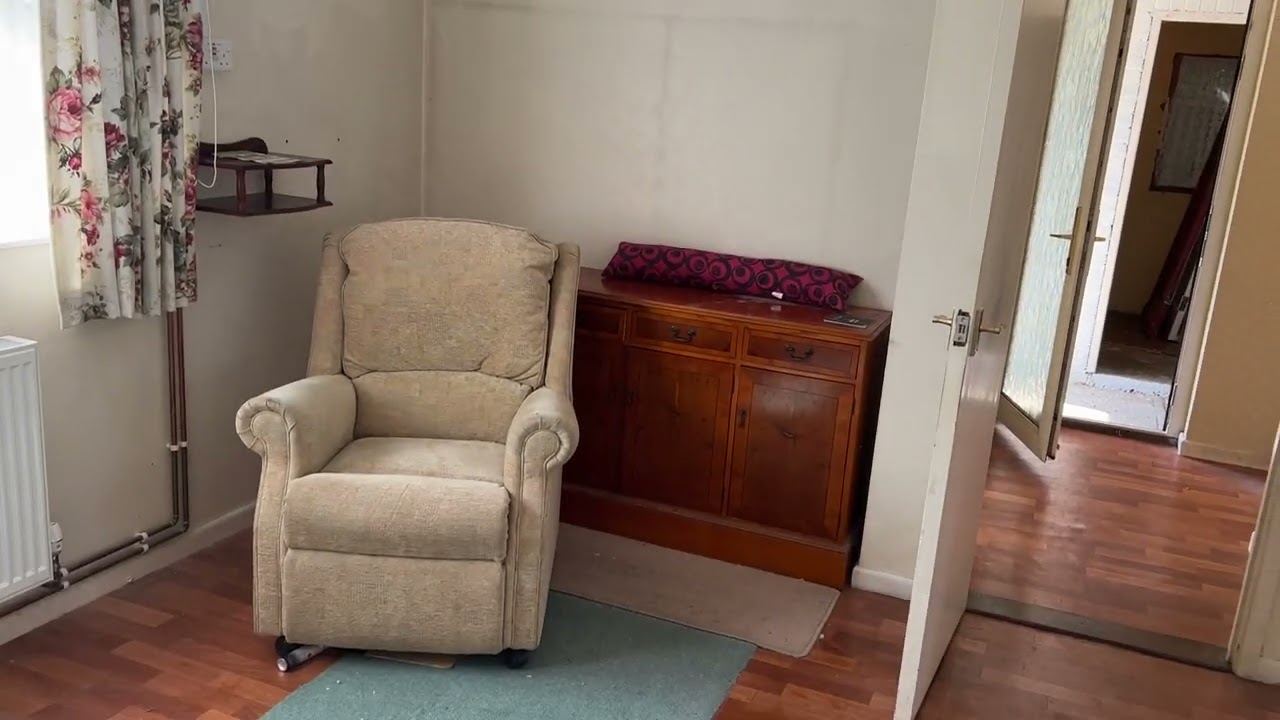 41 Bay View Crescent, Little Oakley, HARWICH, Essex, CO12 5EQ YouTube