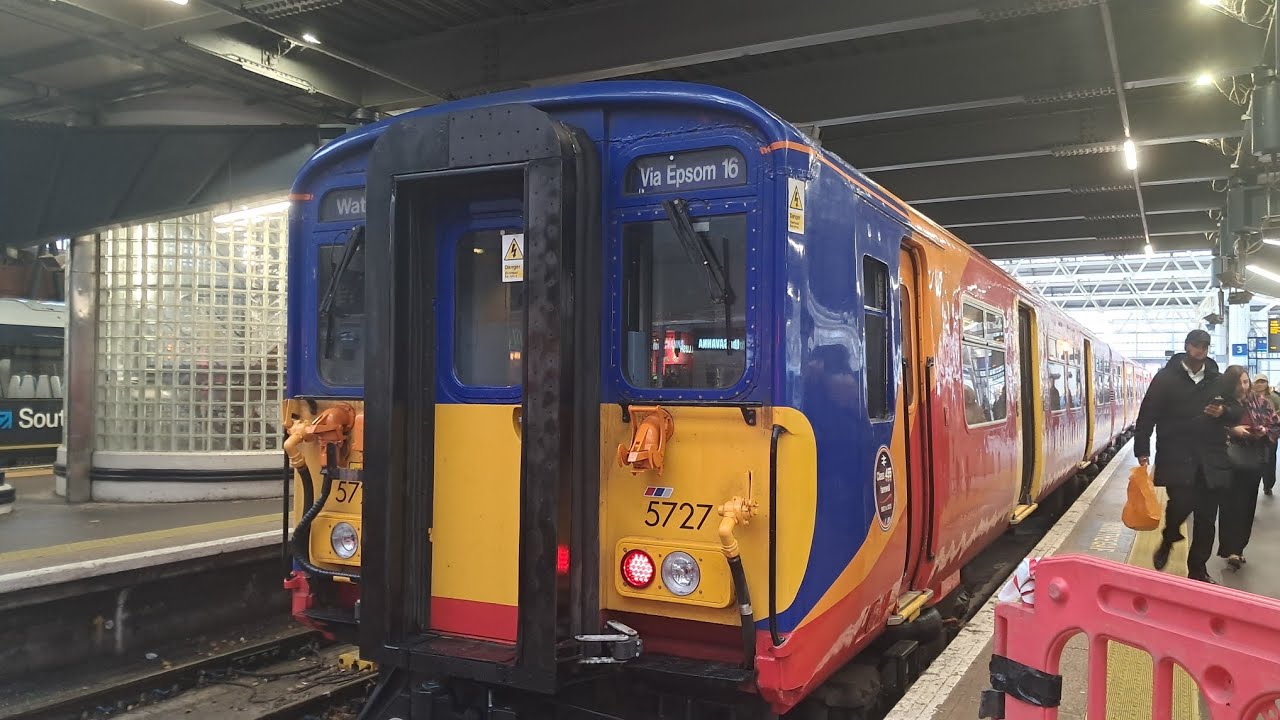 Journey on TRAIN B From The Farewell Tour SWR Class 455727 From Clapham junction to London Waterloo 