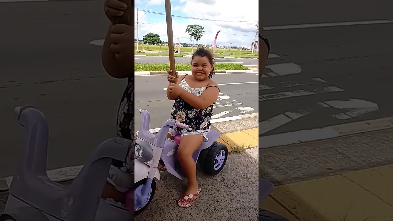 olha a cara da nenê no ponto do busão..