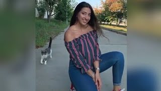 Her üzüne güleni dost sanma - TİKTOK Videolar / Nigar Muharrem - Yalnızlar Şehiri #tiktok Resimi