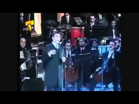 بكاء كاظم الساهر متأثرا بغناء الى العزيز تحية