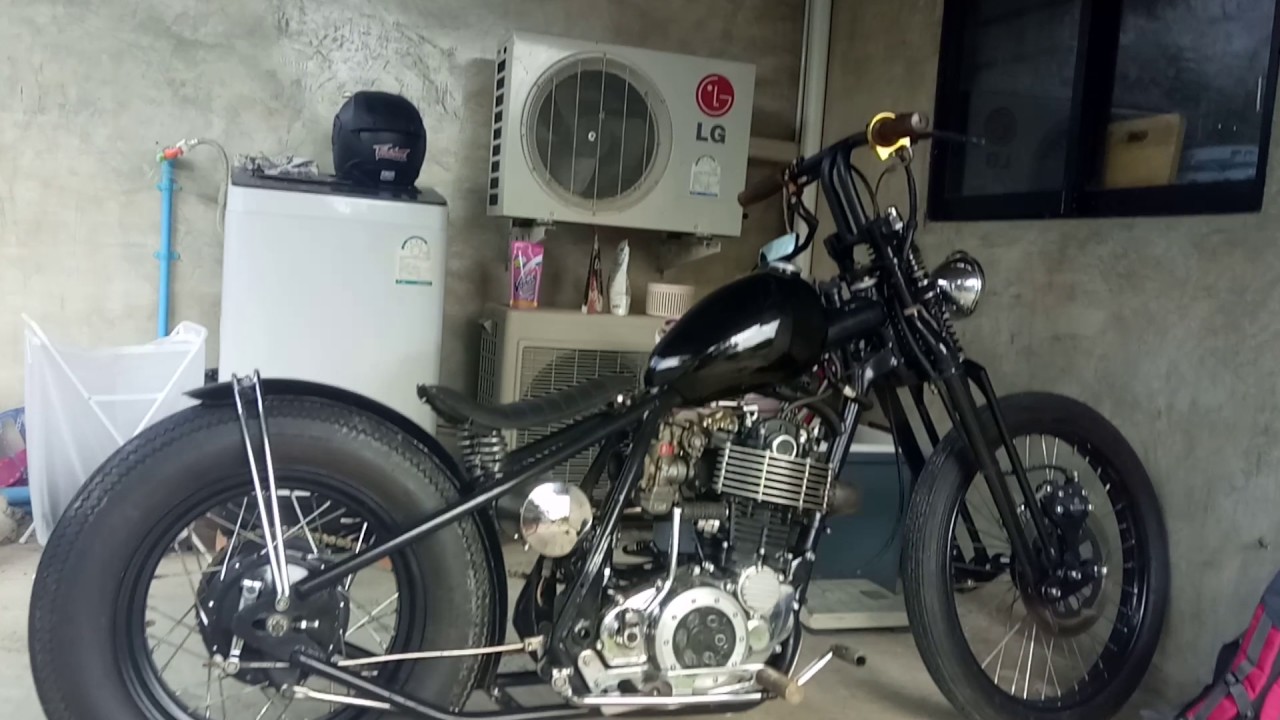 YAMAHA SR400 Old School The Brook Shop - YouTube