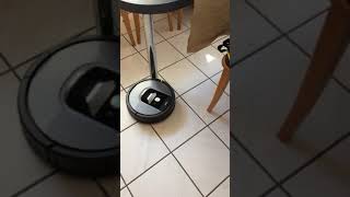iRobot Roomba 960 уборка кухни/ cleaning the kitchen iRobot Roomba 960