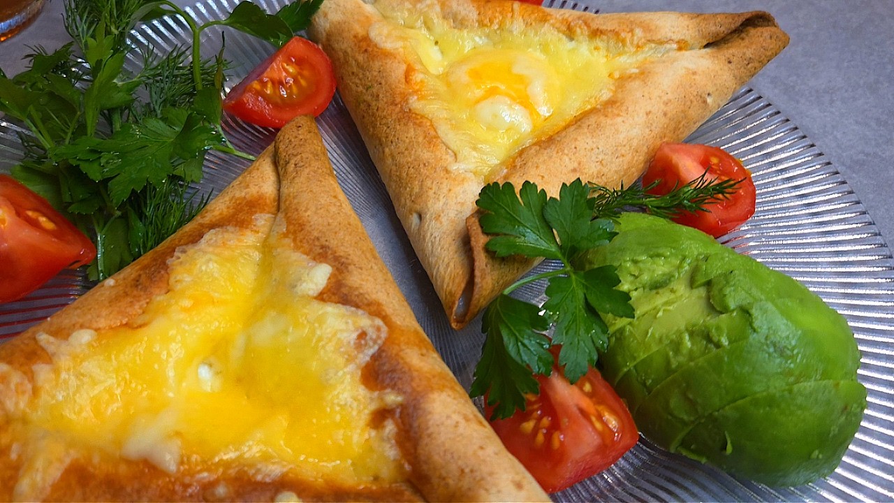 Если ещё не пробовали — срочно! Треугольник лаваш-сосиски-яйцо-сыр в аэрогриле — лучший завтрак 2026