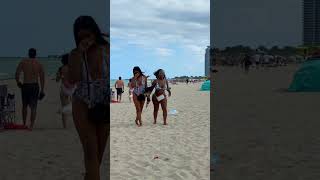  Sunny Day At 𝐌𝐈𝐀𝐌𝐈 𝐁𝐄𝐀𝐂𝐇 Bikini Beach Walk 