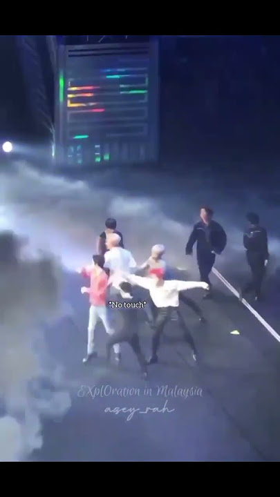 Baekhyun really shoved Chanyeol... 😂#shorts #exo