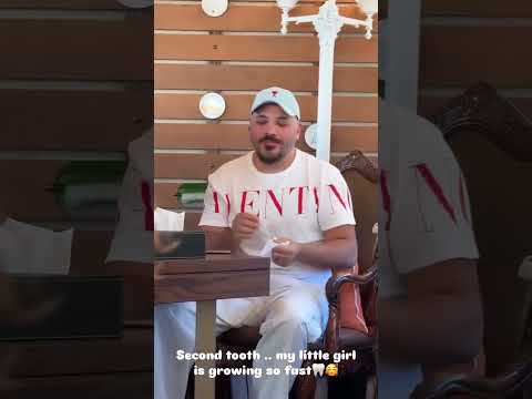 رامي عياش ينتزع السن الثاني لابنته ويعل ق ابنتي الصغيرة تكبر بسرعة