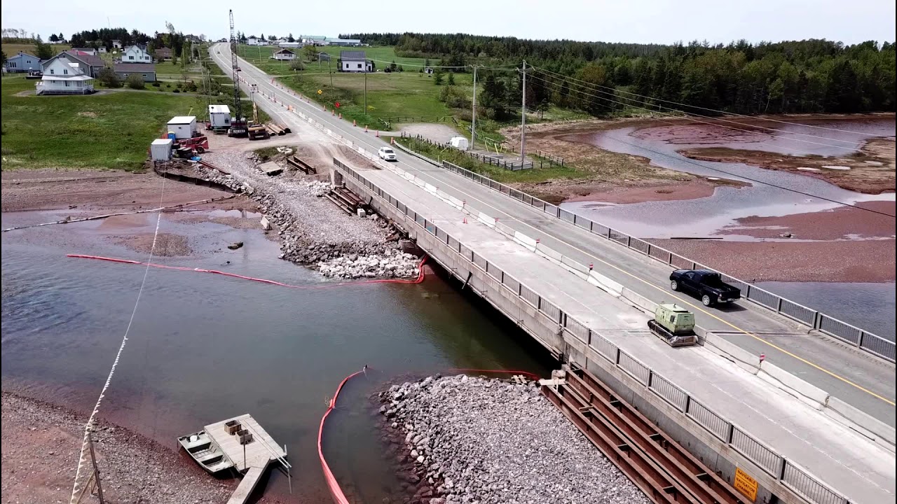 Hope Town est située dans la région touristique de Gaspésie à environ