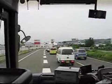 Highway Bus Scenery Nagaoka-Niigata Part2 ééè»çªãããªã®é«éãã¹ãã¼ã¸ã§ã³ã¿ãããªãã®ã§ãã This is the video of Highway Bus scenery in Japan, Niigata. é·å²¡ï¼æ°æ½éã®é«éãã¹ã®å·¦å´ã®ä¸çªåã®å¸­ãç¢ºä¿ãã¦ã²ãããæ®ãç¶ãã¾ããã ãã®Part2ã§ã¯å¤§å³¶ä¸ä¸ç®ï¼è¥¿é·å²¡æ¡åæåã®éã«ãããã¡ããªã¼ãã¼ãã®åãããåå¤çºãé·å²¡ãã¤ãã¹ãé·å²¡ICãéã£ã¦é·å²¡JCTã¾ã§ãåé²ãã¦ãã¾ãã å°å³ãæ°æ½äº¤éã®Webãã¼ã¸ã«ããé«éãã¹æå»è¡¨ãªã©ãè¦ãªãããæ¥½ãã¿ä¸ããã éä¸­ï¼6å30ç§ä»è¿ï¼ããé«ééè·¯ã«å¥ããããããç´40åãã²ãããå¹³éãç¸¦æ­ãã¾ããå»¶ãã¨ç¶ãå¹³éã®æ¯è²ã¯ãããããããã«æ°æ½å¸ã®æ¯è²ãè¦ããã¨ããæ¹ã¯Part7ï¼é³¥åâå¥³æ± ã¤ã³ã¿ã¼åï¼ã¾ã§é£ã°ãã¦ä¸ããã ãã®Partã§ã¯æ¬¡ã®ãããªè¦ã©ãããããã¾ãã 0:47 è¥¿é·å²¡æ¡åæåãã¹å (West Nagaoka Information center Bus Stop) 3:46 é·å²¡ãã¤ãã¹ åå¤IC (Nagaoka Bypass Kita IC) 4:27 é·å²¡ãã¤ãã¹ (Route8 Nagaoka Bypass) 6:04 é·å²¡IC (Nagaoka IC [Kan-etsu Express way]) 9:03 é·å²¡JCT (Nagaoka Junction [Kan-etsu & Hokuriku]) â»æ®å½±ã«ä½¿ç¨ããã«ã¡ã©ã1åããã3åã¾ã§ã¨ããå¶éãããããã2ï½3åã«1åº¦ãåãæ¿ããããã¾ããæ­¢ã¾ã£ããããã«æ®å½±åéãç¹°ãè¿ãã¦ãã¾ãã®ã§ãæ°ã«ããã«ãè¦§ä¸ããã â»ããã©ã«ããµã¤ãºã§ã¯ç»åãæ±ãã®ã§ãå³ä¸ã®äºéã®åè§ãã¿ã³ãæ¼ãã¦å°ãããµã¤ãºã§é²è¦§ãããã¨ããããããã¾ãã â»ãã¹å¥½ããªæ¹ã®éã¾ããªã©ã§ã®ä¸æ ã¯ãèªç±ã«ã©ãããä½ããç¡æ­ã§åç·¨éãããã®ã¯ ç¦æ­¢ã¨ããã¦ããã ãã¾ãã Part3ã¯ãã¡ãã§ãã jp.youtube.com Part1ã¯ãã¡ãã§ãã jp.youtube.com ãã®ãããªã®æåã®Partã¯ãã¡ãã§ãã jp.youtube.com
