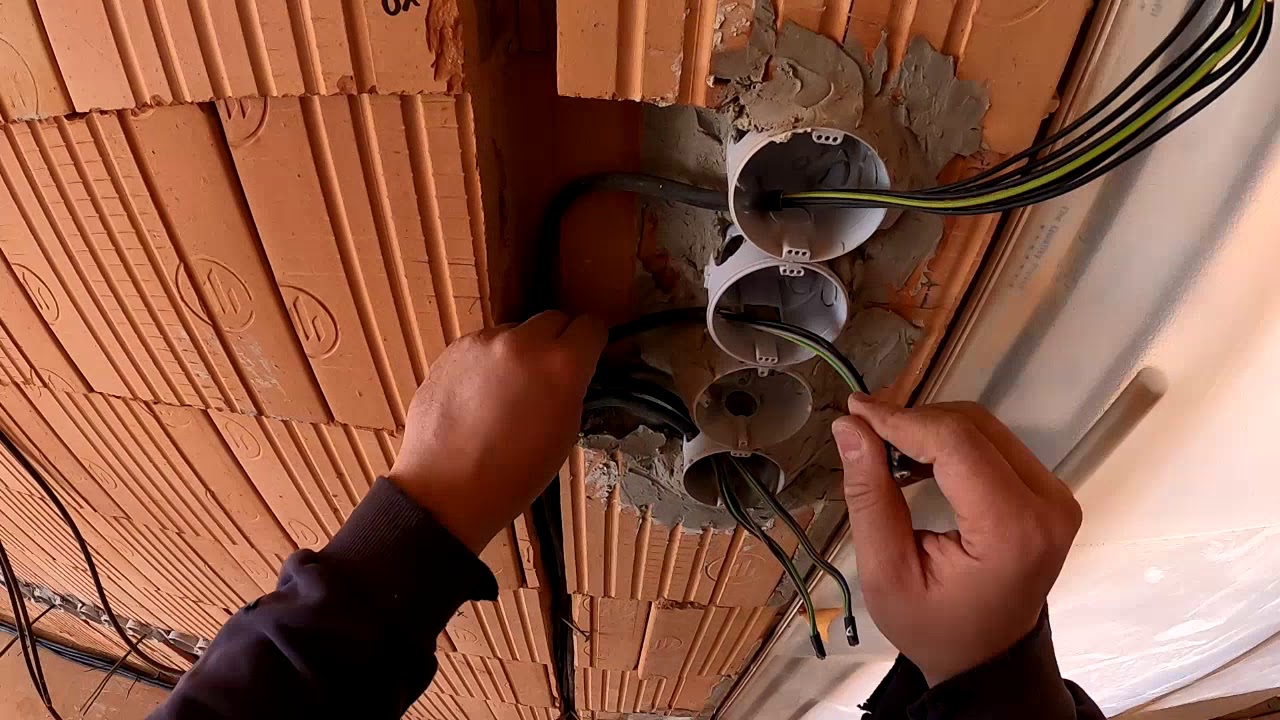 Elektrická instalace - Páskování, hřebíkování a zaústění kabelů