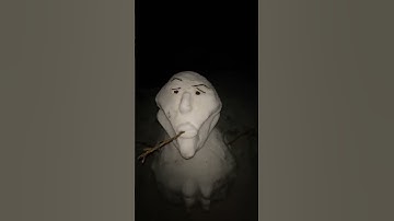 Giật mình với bức tượng được đắp bằng tuyết