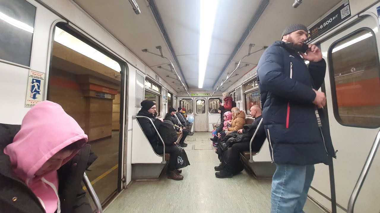 Поездка на метропоезде 81-717/714.5п пришелец. Метровагон 81-714. Спасская-достаевская