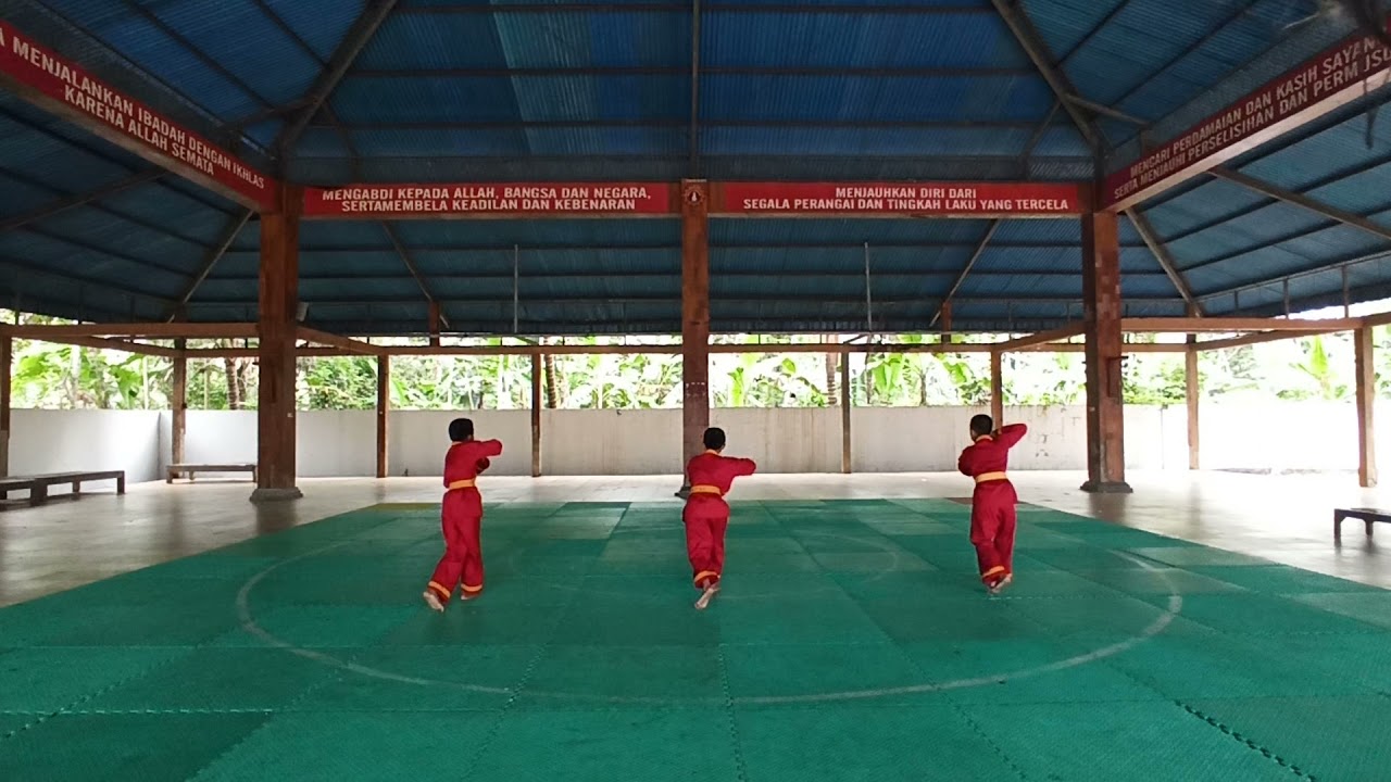 JURUS MAWAR-NAGA PENCAK SILAT TAPAK SUCI ( SMP MUH WANADADI BANJARNEGARA 2021 (ADIB, ZUHDAN, ADYUTA)