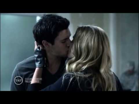 Falling skies - Hal and Maggie