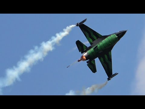 F-16 Solo Display "Dream Viper" Livery Belgian Air Force 2022 R.A.F Cosford Airshow.