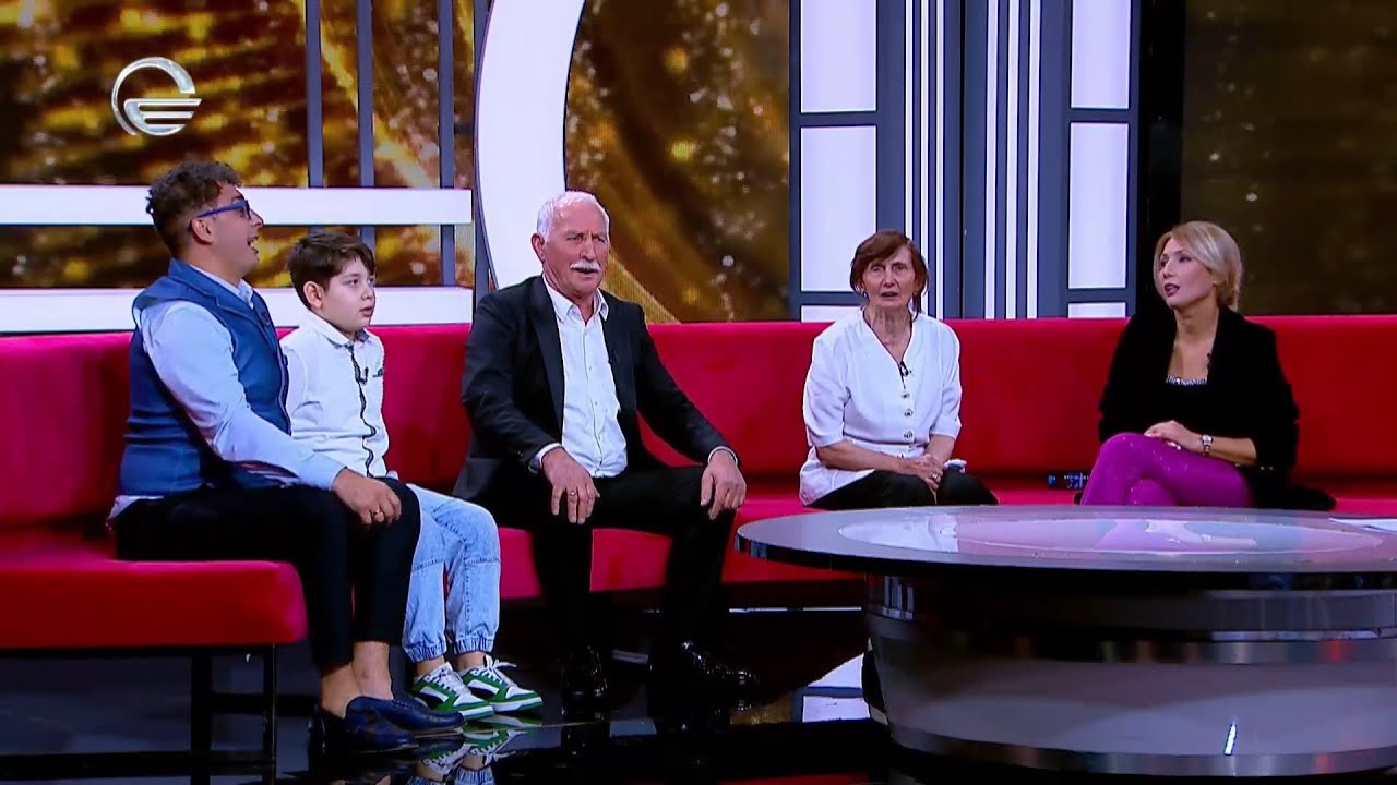 მეგაპროექტ “მიმღერეს” მონაწილე აბჟანდაძეების ოჯახი სტუმრად  ჩვენ შოუში