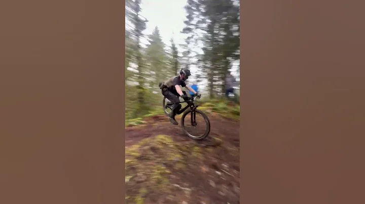 WARNING: Horrendous Crash - MTBer Collides With Tree🌲🚫