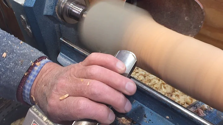 Richard Raffan shows four tools turning a square spindle blank round.