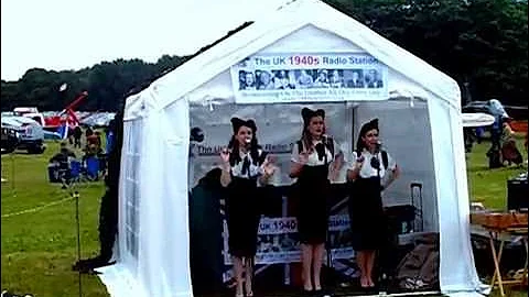 The Glamophones - Don't Sit Under The Apple Tree