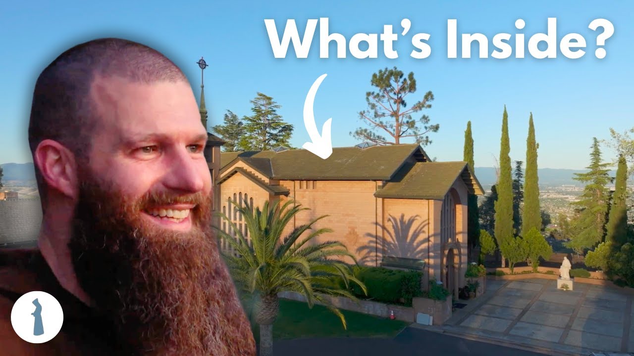 ВНУТРИ монастырской комнаты