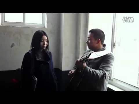 17岁高中女生刘美麟楼道翻唱-因为爱情