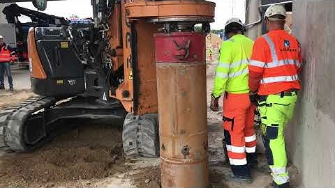 Tescar CF3 S _ MINI PILING RIG _ Working with screw type casings