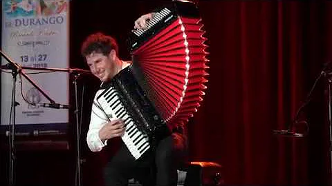 Extraordinario! Medley de Pietro Adragna acordeoni...