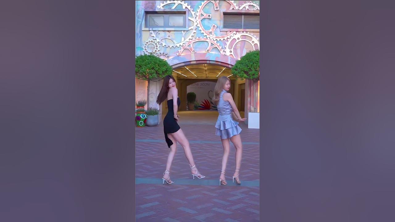 Traditional Chinese Dance Performance |  Mesmerizing Chinese Performance